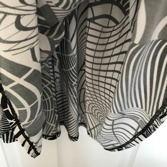 NWOT TRICOTTO Black White Abstract Midi Dress S/M Fit Short Sleeve Flare - Picture 7 of 10